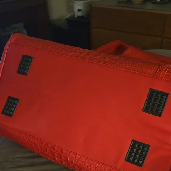 Elegant Red Travel Bag Set By Tote And Carry - Picture 15 of 16